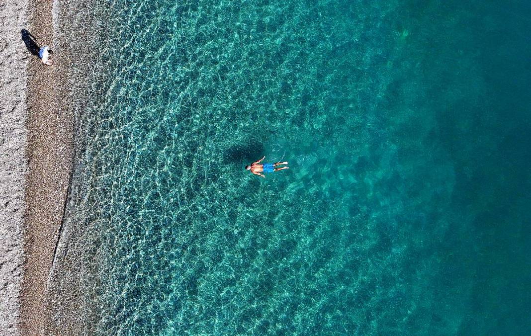 O kent iki mevsimi aynı anda yaşadı: Bir yanda kar, diğer yanda deniz keyfi! Dağ, tepe, sahil, deniz doldu taştı 5